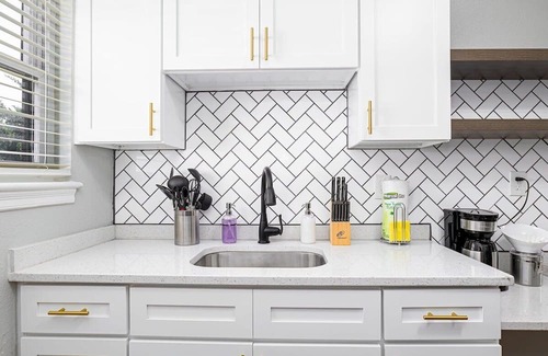 Cottage Line Apartment | Wave Suite /Right on the Beach!