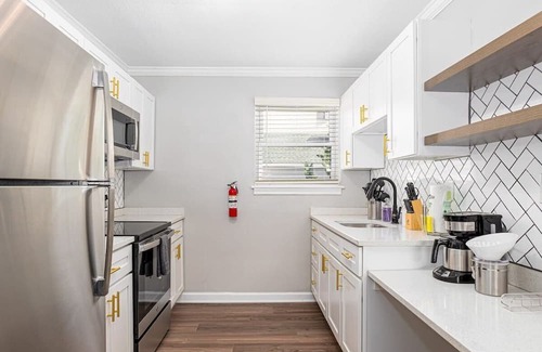 Cottage Line Apartment | Wave Suite /Right on the Beach!
