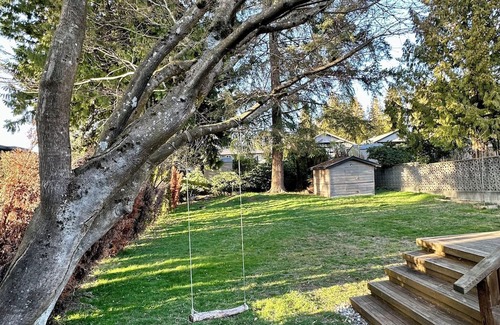 North Vancouver House | Charming 1-bedroom basement suit in lovely North Vancouver with WiFi