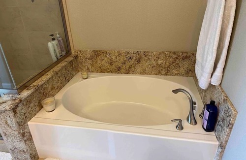 Edenvale House | Spacious 4-bedroom townhome with AC/pool/fitness room in charming San Jose