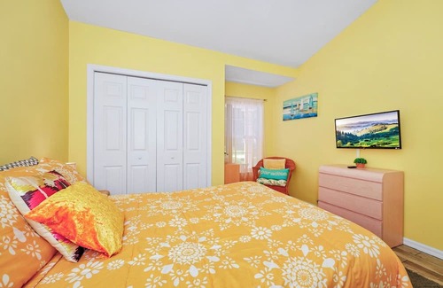 Thousand Oaks House | Sunny villa with sunset views under new management