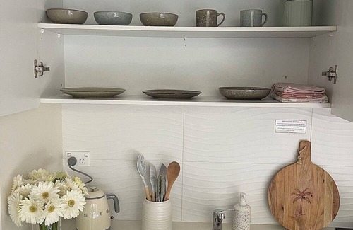Bellevue Hill Apartment | Beach access, cafes, restaurants and coastal walks