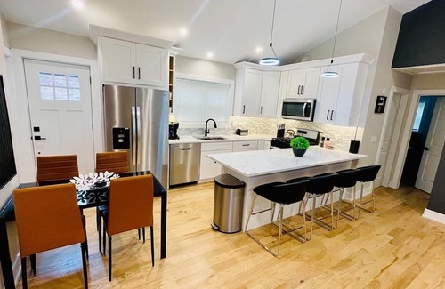 Willowbrook House | Charming 3-bedroom Cottage with AC & WiFi in Willowbrook