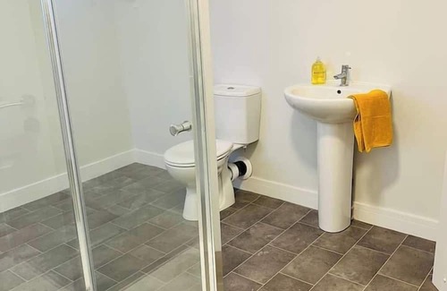 Derby House | Delightful 5-Bed All En Suite Home