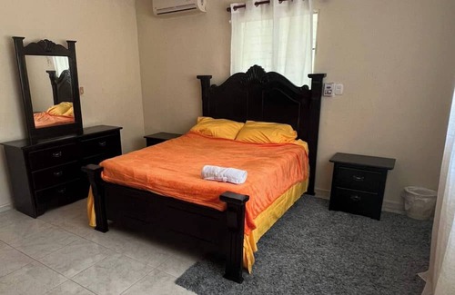 Montellano House | The Stars Oasis - Serene 3 Bedroom Home w/ Jacuzzi