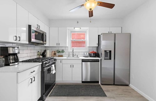 Constable Hook Apartment | Free Parking - Immaculate Stay Near NYC & Newark!