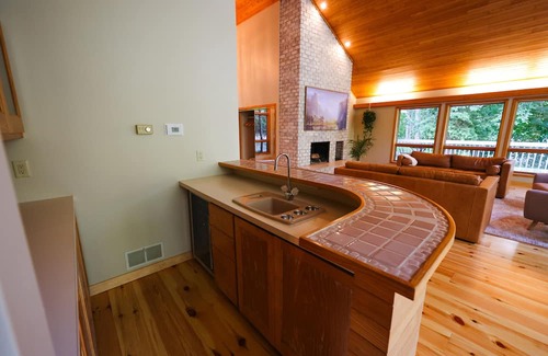 Lansing House | LNSNG VISTA I River + Trails