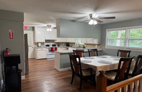 Barium Springs House | Charming 4-bedroom House with AC and WiFi in quaint Statesville