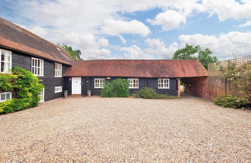 Leigh House | Pass the Keys | Beautiful rural barn
