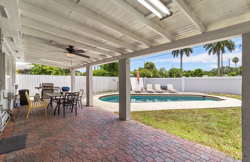 Boulevard Heights House | 4-bedroom house in a Fantastic Tropical Escape Haven in Hollywood