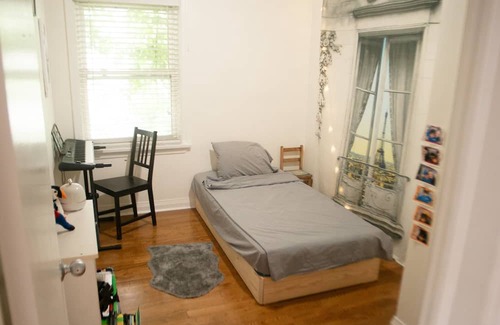 North York House | Serenity Stay - Beautiful House in Quite Wooded Area