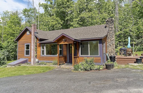 Guild House | NEW LISTING! Qutie Pie House (2-Bedroom Home) by RedAwning