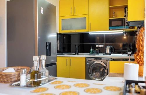 Attiki Apartment | Chic Urban Modern Β 1-Bdrm Apart