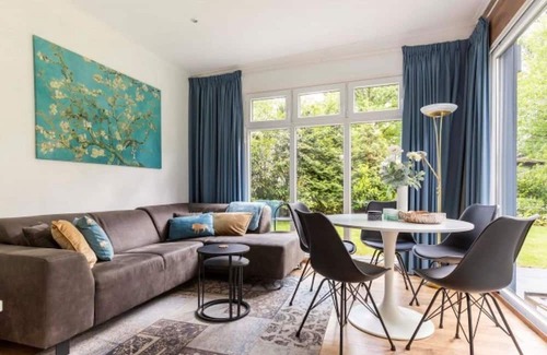 De Hooilanden House | The Veluwe Chalet offers a luxurious and comfortable vacation experience on a spacious plot with a private garden and excellent amenities.