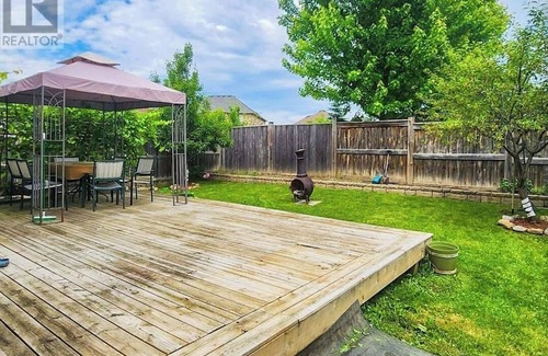 Alcona House | Charming 3-bedroom house in pleasant Innisfil with AC, WiFi.