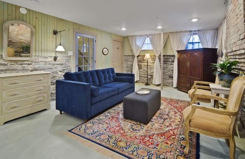 Ithaca Apartment | Charming Studio in Historic Downtown Ithaca