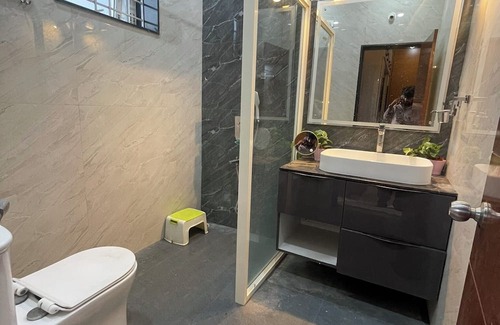 Chanda Nagar Apartment | Luxurious Garden-View Duplex in Hyderabad,4-bedroom with AC, WIFI