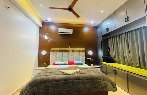 Chanda Nagar Apartment | Luxurious Garden-View Duplex in Hyderabad,4-bedroom with AC, WIFI