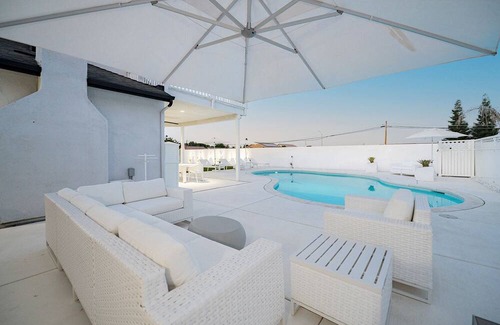 Visalia Villa | Executive Housing - Charming 4-bedroom villa with fitness room, WiFi