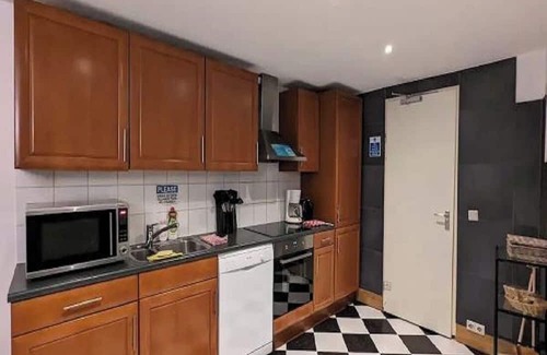 Amsterdam City Centre Apartment | Elevate Your Space Generous 4-Bedroom Living Redefined