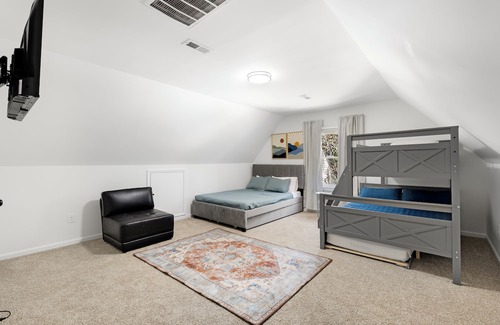Garner House | Spacious Garner Home for 15!