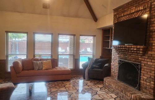 Duncanville House | Luxury Living with Family and Friends!