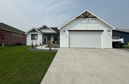 Gillette House | Clean beautiful house 3 minutes from CAM-PLEX & 1 min from Energy Sports Complex