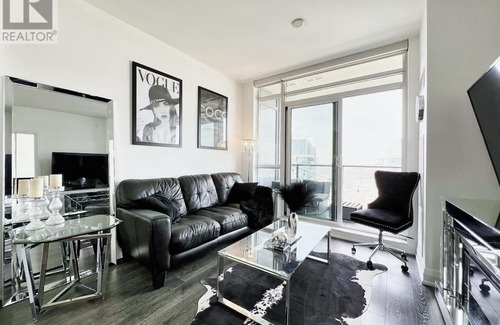 Humber Bay Condo | Gorgeous Condo By the Lake With Parking