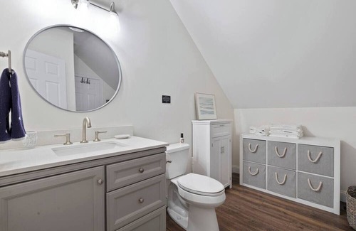 Laconia House | Bring your dog, boat and the whole family to enjoy the lake!!