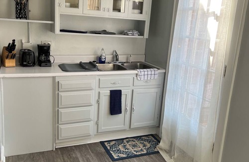 Maysville Apartment | Cozy 1-bedroom apartment in Maysville right in the entertainment district.