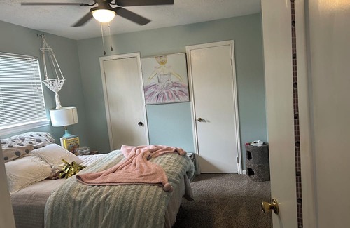 Quail Valley House | Spacious 4-bedroom house with POOL WiFi and AC in adorable Missouri City