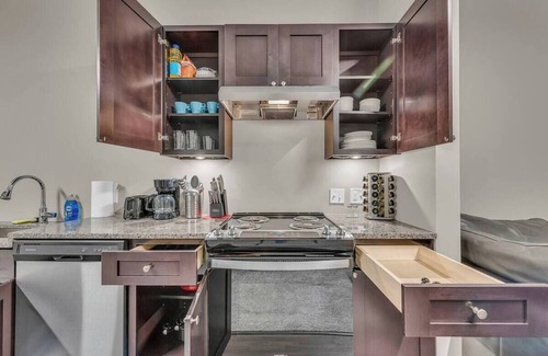 Waldron Apartment | Urban Chic Loft Near Airport with High-Speed WiFi