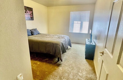Elk Grove Apartment | Lovely 3-bedroom apartment with AC and WiFi in Elk Grove