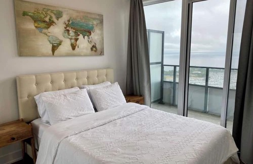 Humber Bay Shores Condo | 1 Bedroom condo with stunning view of lakeshore