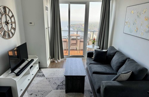 Humber Bay Shores Condo | 1 Bedroom condo with stunning view of lakeshore