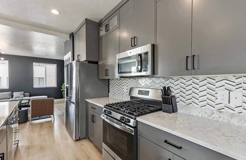 American Fork House | New! Onyx Oasis | 2 Car Garage | TV | Central
