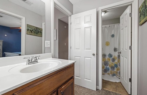 Olive Branch House | Cozy 4-bedroom house family and pet friendly home in Olive Branch with AC, WiFi