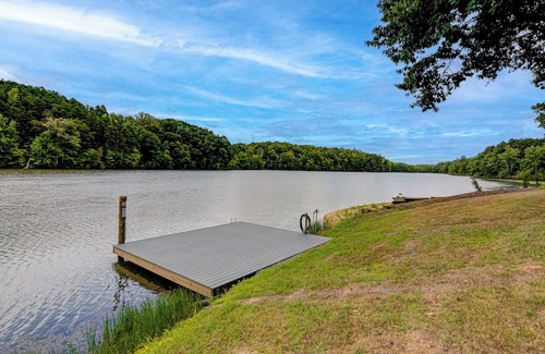Stokes House | Charming 3-Bedroom Lake House w/Hot Tub and Playground