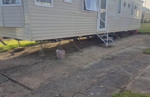 Winestead House | Lovely 7 berth caravan with WiFi at Sand le Mere ref 71011R