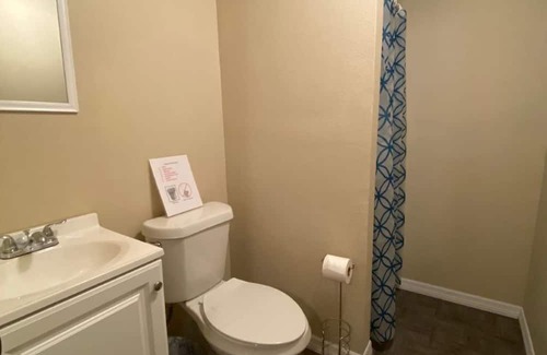 Jacksonville Cabin | Cozy cabin in enchanting Jacksonville with WiFi, AC