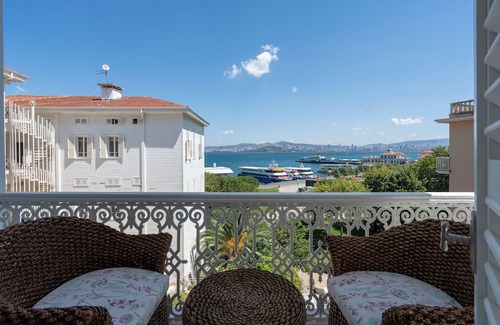 Adalar Apartment | A luxury palace apartment with an amazing sea view in Princess Islands