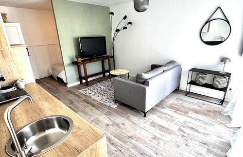 Miramas Apartment | Charmant T2 Atypique Proche du Centre-ville