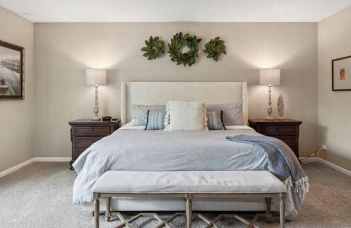 Lake in the Hills House | Beautiful 3-bedroom Lake house in Lake in the Hills