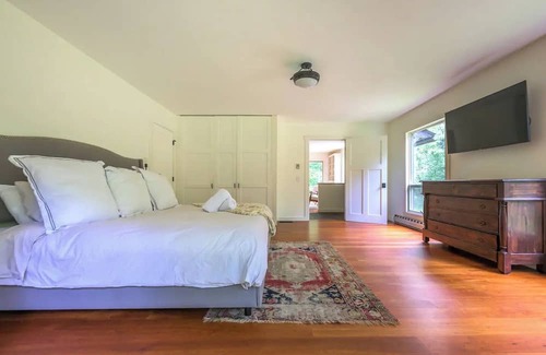 Becket House | Oak Forest Cabin: Enchanted Eden Among the Trees