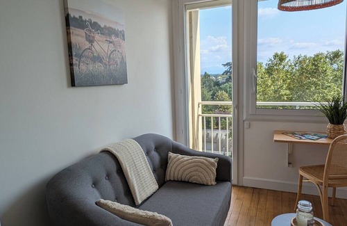Tarbes Apartment | Luminous studio with cosy charm, quiet location near town center