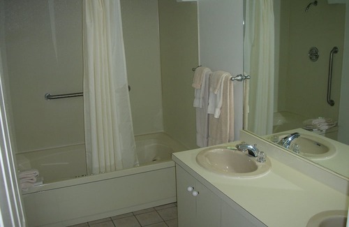 Lenox Apartment | Ponds at Foxhollow in the Berkshires, Timeshare Sleeps 4 / Full Kitchen and Bath