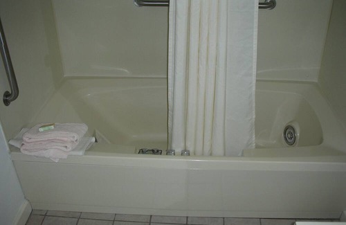 Lenox Apartment | Ponds at Foxhollow in the Berkshires, Timeshare Sleeps 4 / Full Kitchen and Bath