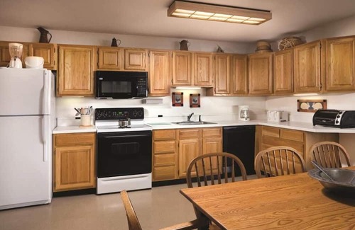 Jeffersonville Resort | Cozy resort in brilliant Cambridge family friendly including arcade games
