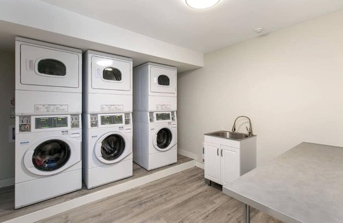 Whistler Creekside Condo | Whistler Peak FREE parking, Pet Friendly, Backyard Lake - 5 Min Walk to Gondola