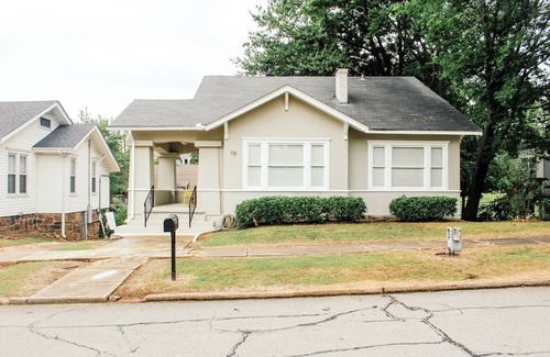 Van Buren House | The Honey House - Walk to Downtown and Train